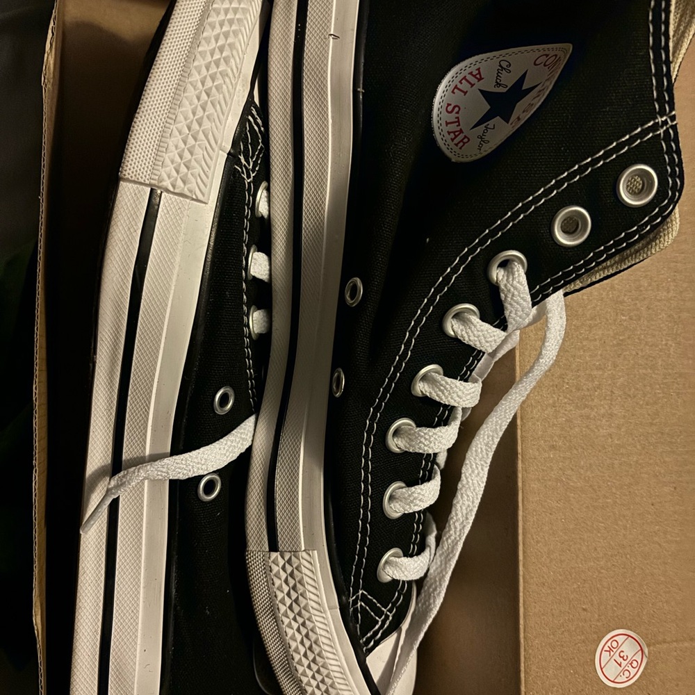 Classic Converse - Picture 2 of 3
